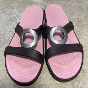 Crocs Sanrah T-Strap Sandal Espresso/Petal Pink